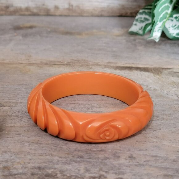 Vintage Carved Orange Bakelite Bangle Bracelet 3 Rosettes .75" Tested - Picture 7 of 11